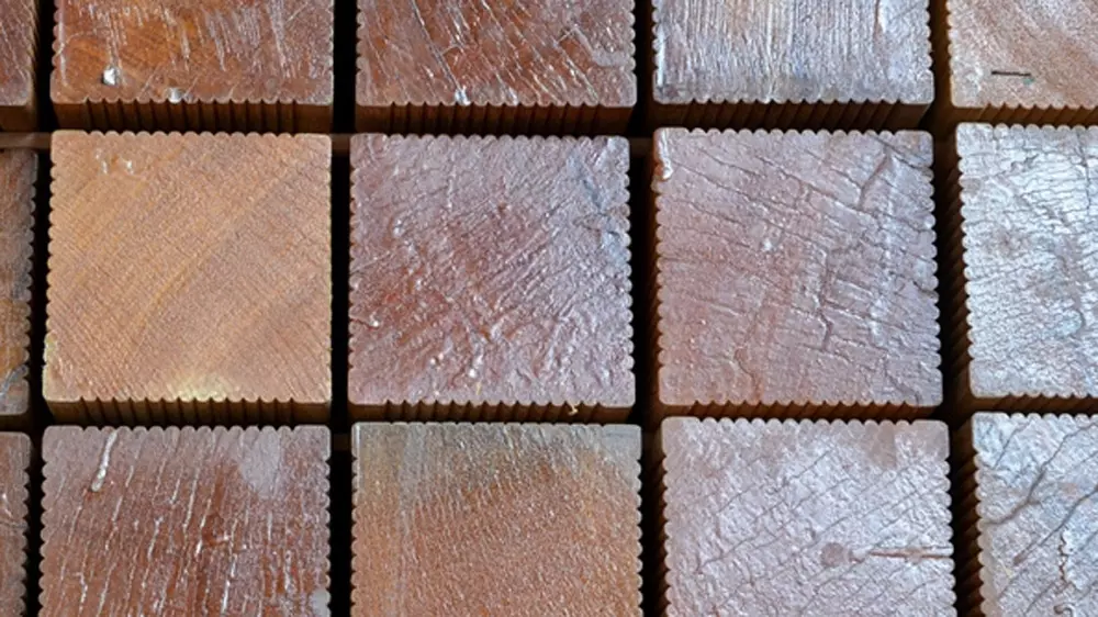 Pfosten/ Unterkonstruktion Bangkirai, Länge 1,83m, 90x90mm, 4-seitig geriffelt
