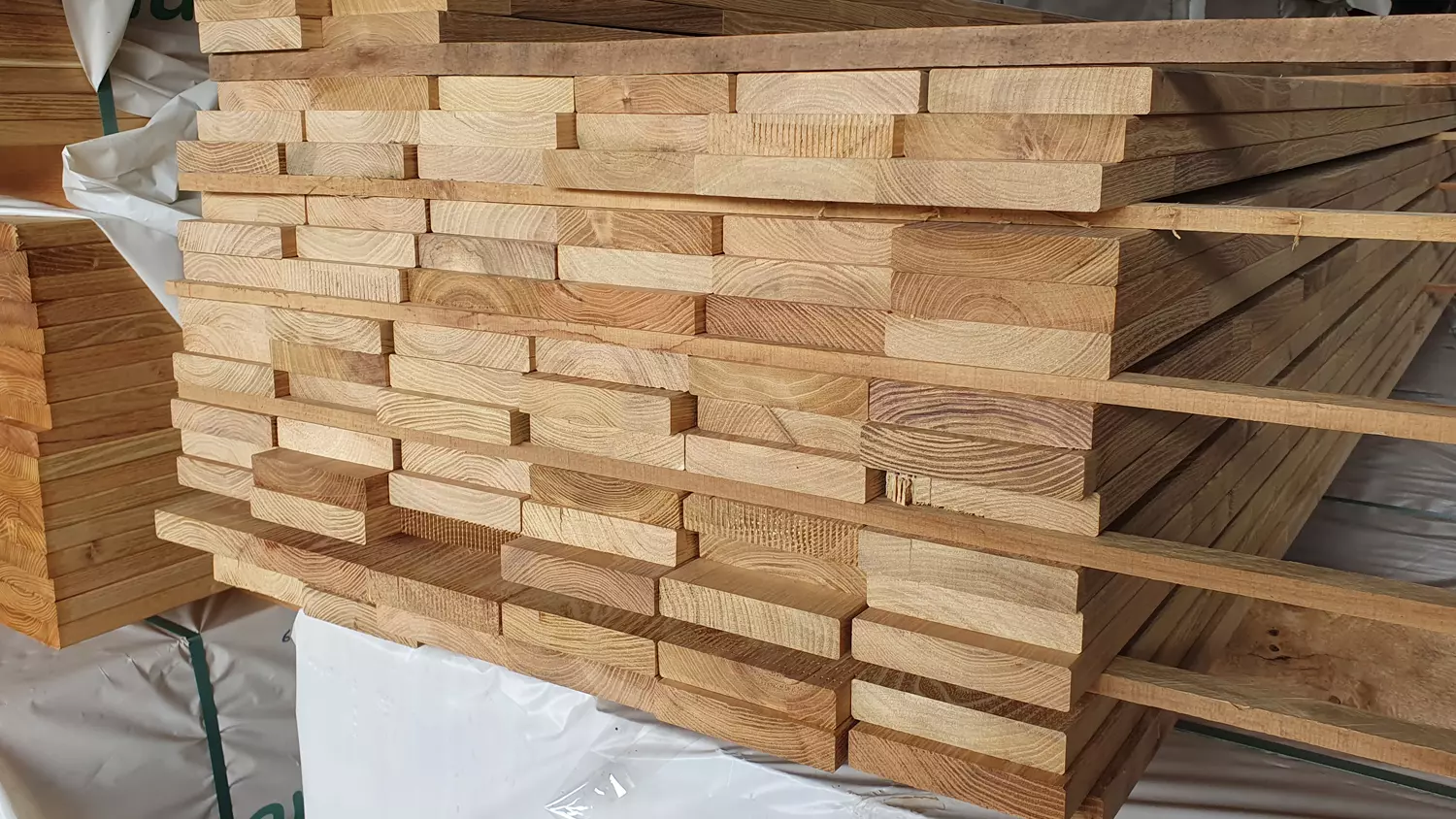 Terrassendiele Robinie, 23x120mm, Länge 3,00m, glatt, verleimt, gezinkt